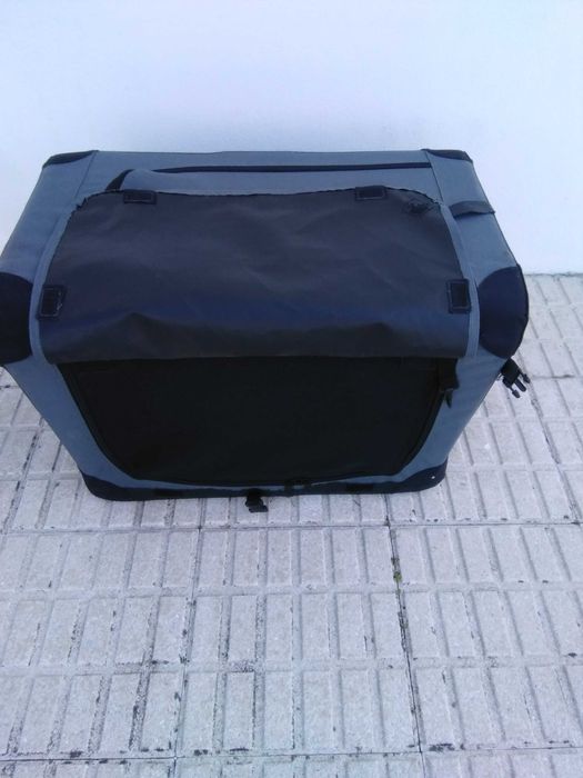 Mala de transporte para cão pequeno ou médio. Está como nova.