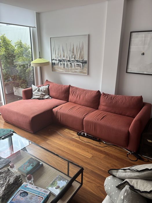 Sofá com chaise longue em excelente estado – 4/5 lugares
