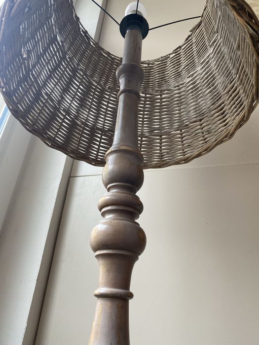 Lampa rodem z PRL  drewno i rattan