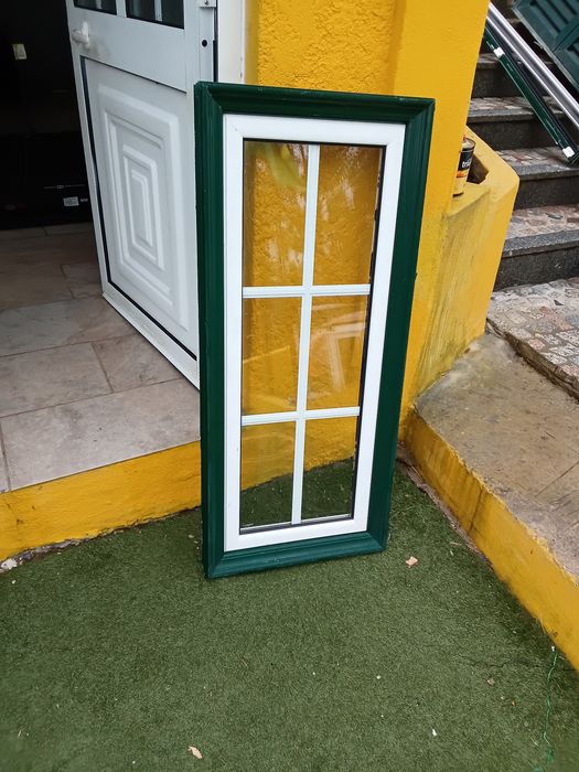 Janela alumínio branco vidro duplo quadriculado abrir oscilobatente