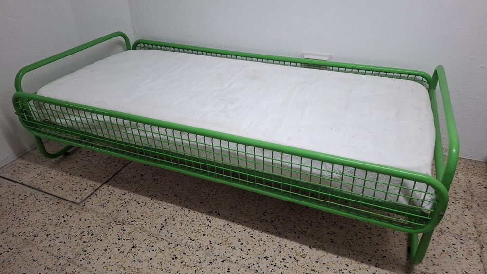Cama e colchão incluídos