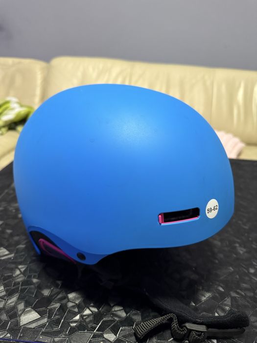 Kask narciarski UVEX L  59-62 cm prawie NOWY