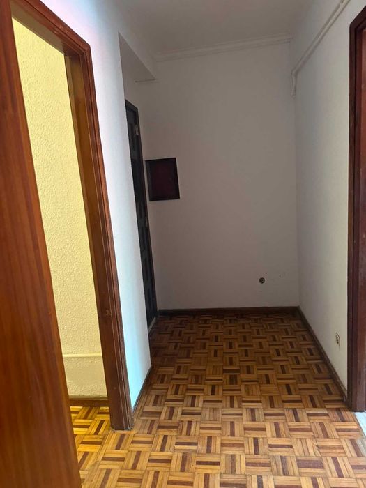 Apartamento T2 completamente remodelado com terraço no Calvário