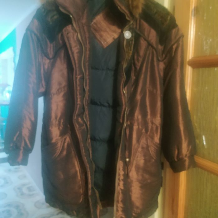 Damska kurtka zimowa z kapturem