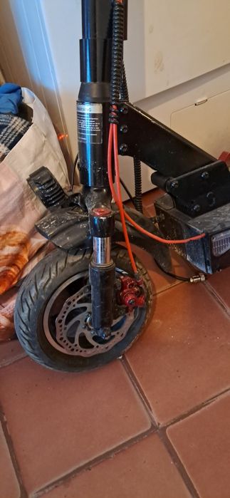 Trotinete eletrica ENGUIE avariada