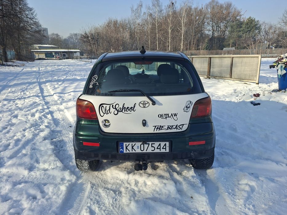 Toyota yaris 1.3, 2004r