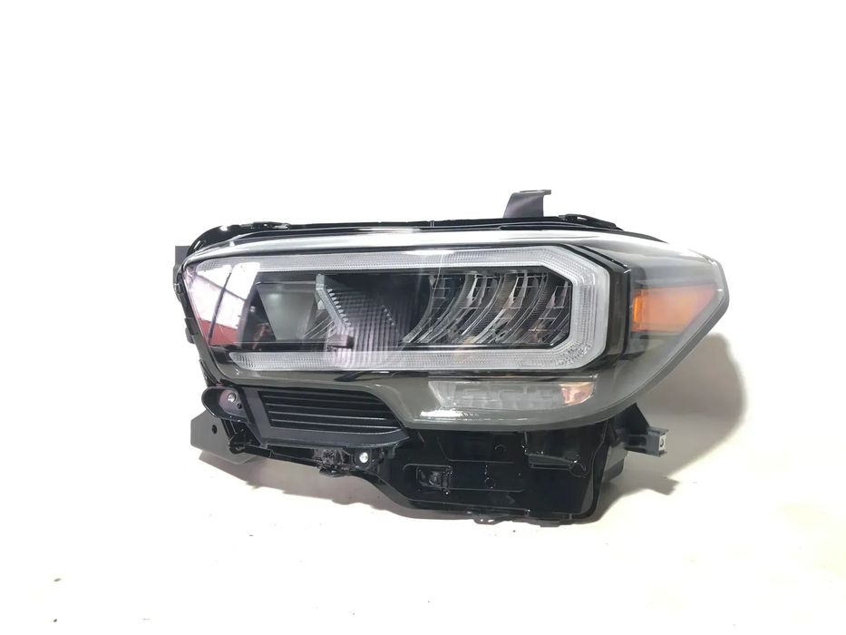 TOYOTA TACOMA Фара левая(динамический сигнал поворота) 2020