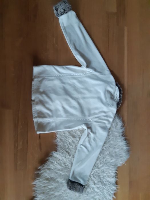 Biała,polarowa bluza