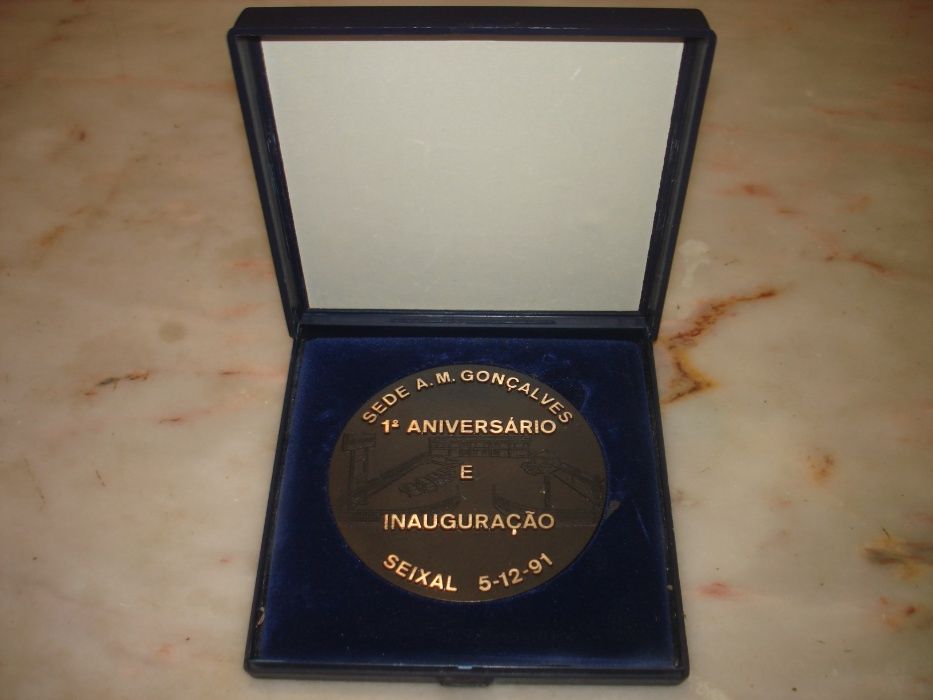 Vendo Medalha Comemorativa muito barata
