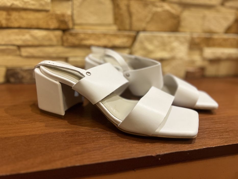 Босоніжки Braska.НОВІ! Жодного разу не вдівались! 37 розмір .