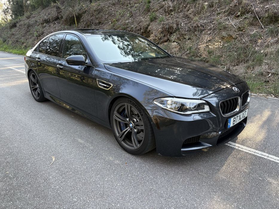 BMW M5 F10 PRETO