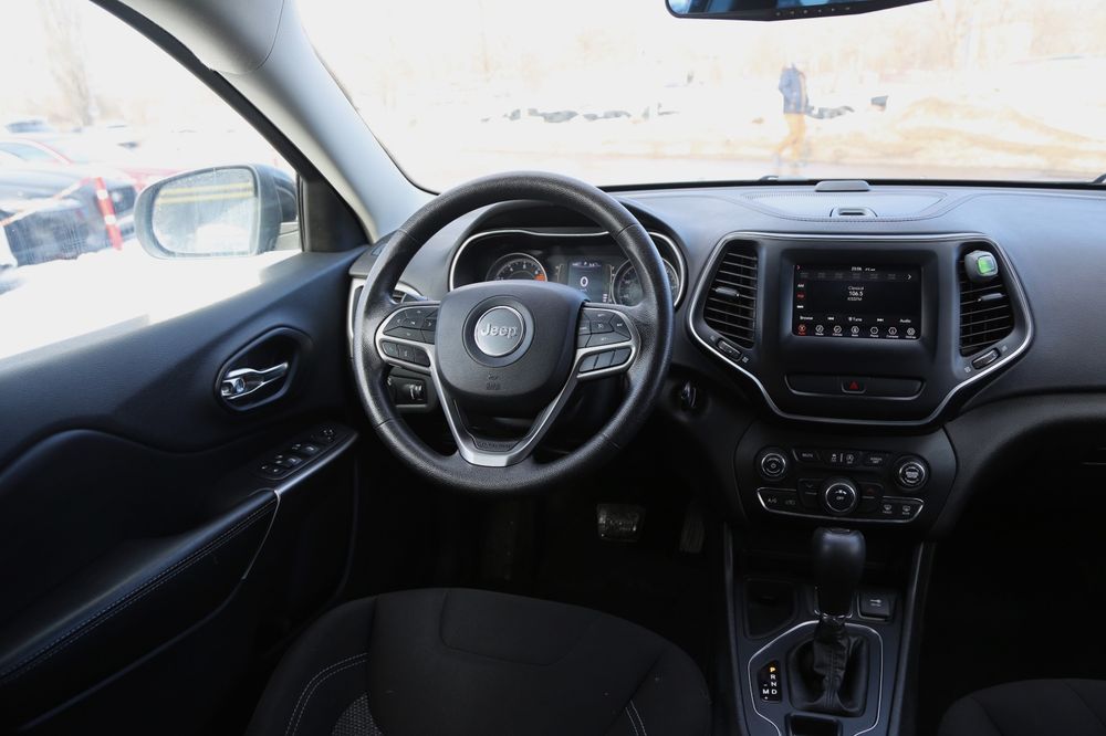 Jeep Cherokee 2018 VIN 1C4PJLCB6KD203724 фото оголошення 7 з 20