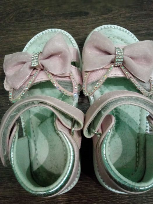 продам босоножки детские на 2 года, р22, 90 грн