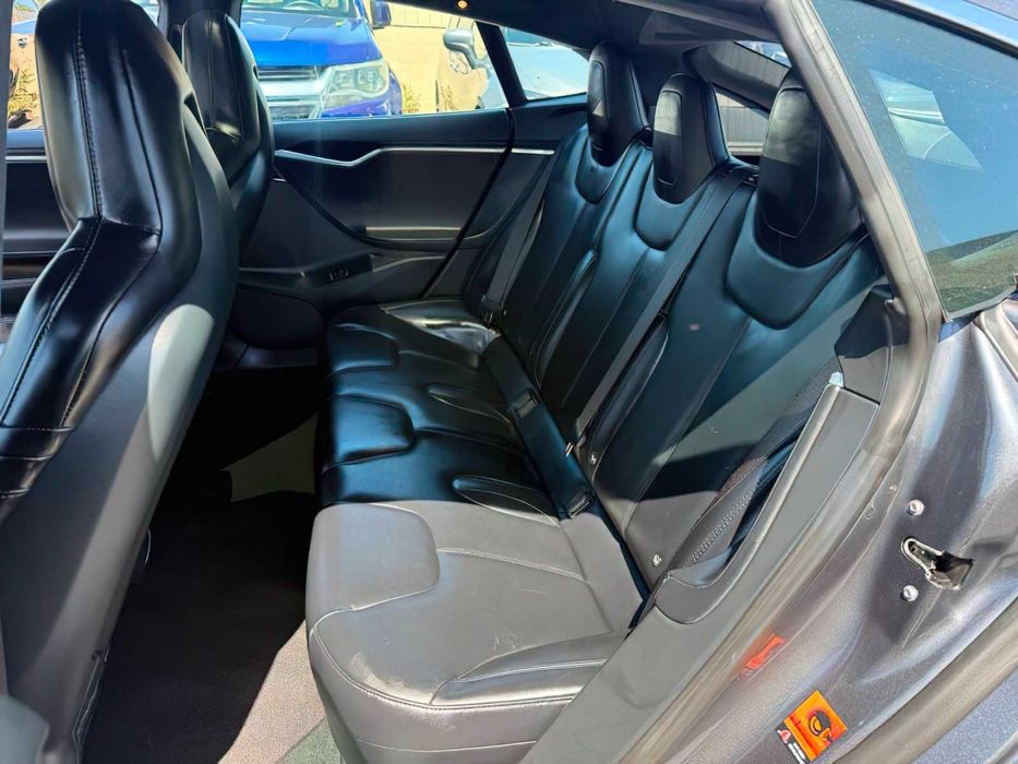 Tesla Model S      2015