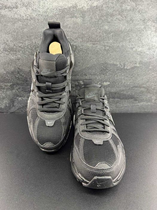 Кросівки Nike V2K Run Black Summit White Anthracite HQ1582-001 (41)