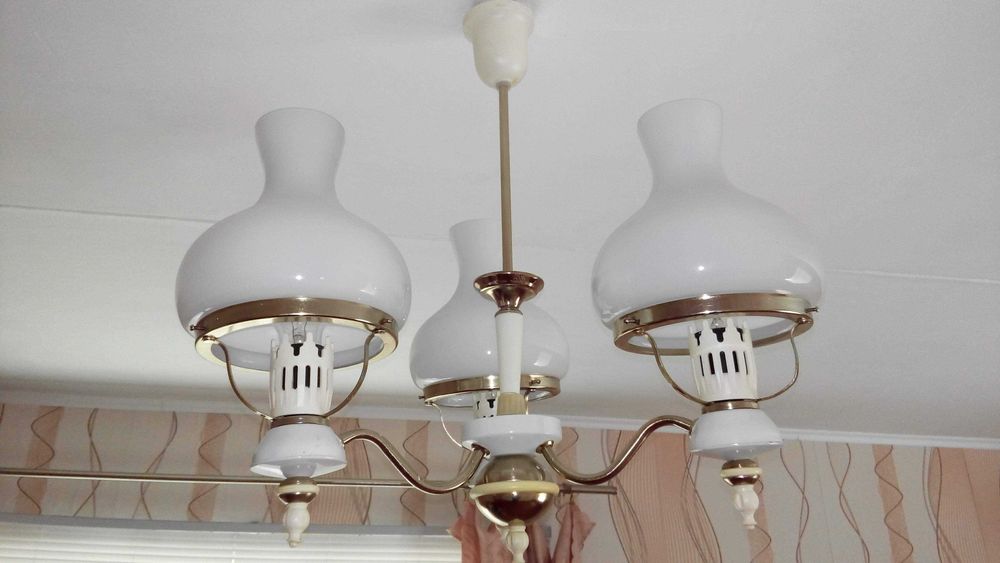 Продам люстру комнатную