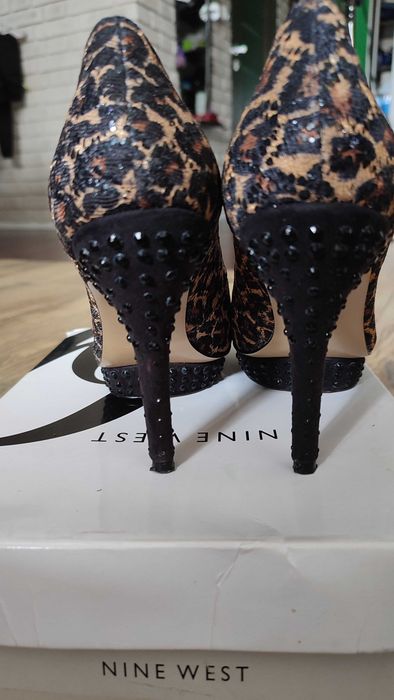 Szpilki NINE WEST peep toe roz. 38 panterka