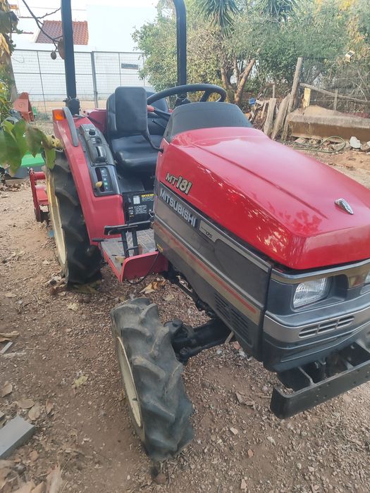 Tratores Kubota 26cv e Mitsubishi 18cv