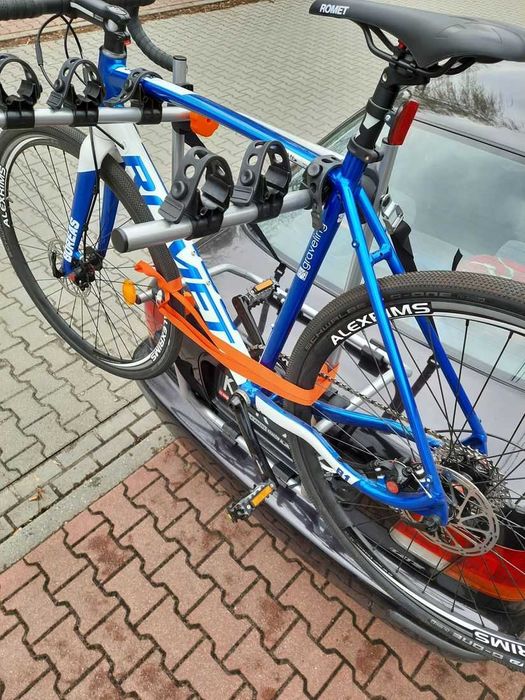 AGURI GIZA 2 – uchwyt na 2 rowery na tylną klapę, podwyższony do 45 kg