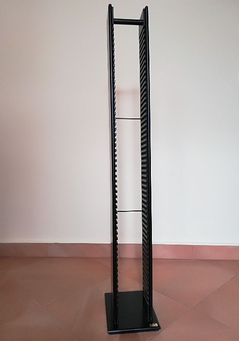 Torre de Madeira (Preta) Porta CDs