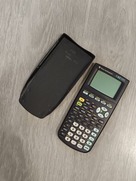 Calculadora Gráfica TI-82 Stats – O Clássico Essencial para Matemática