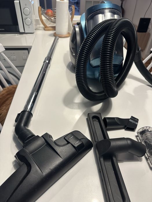 Aspirador sem saco em otimo estado marca KUBO