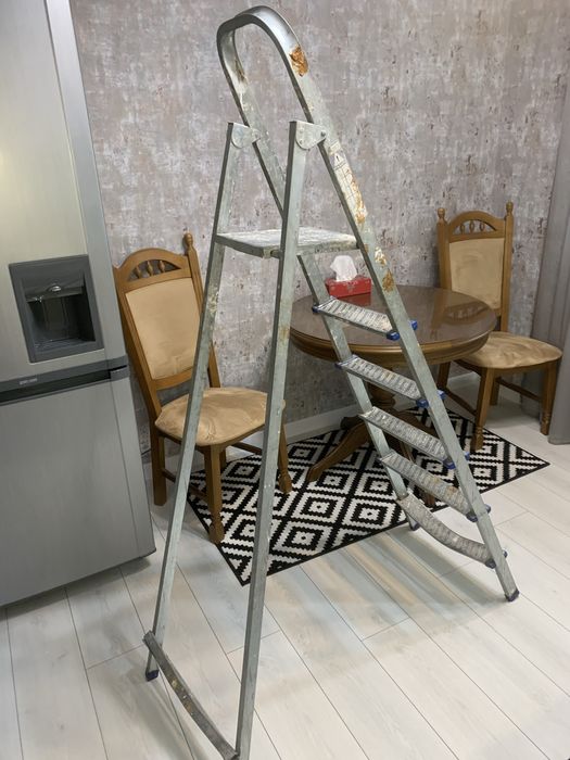 Продам Стремянку б/у