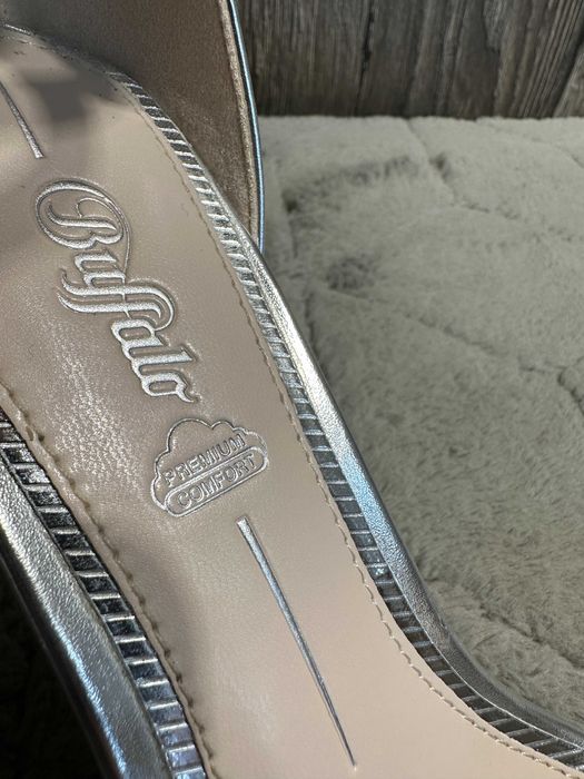 sandały damskie na słupku buffalo 39