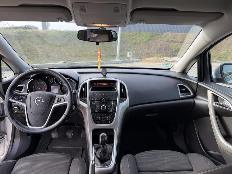 Продам Opel Astra J 1.3 cdti 95 к.с 2011рік