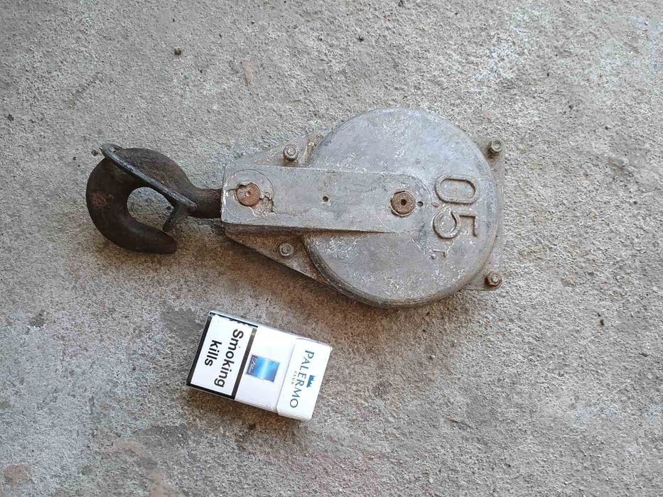 Гак 1000грн. Продам