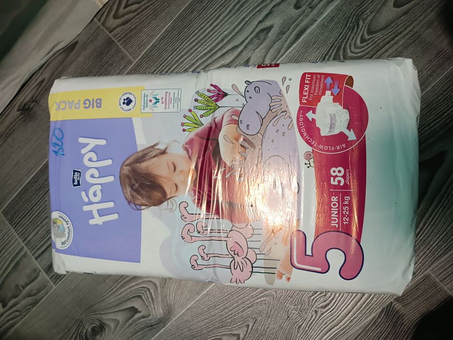 Подгузники 5/6/7.Расчёски для детей.соски