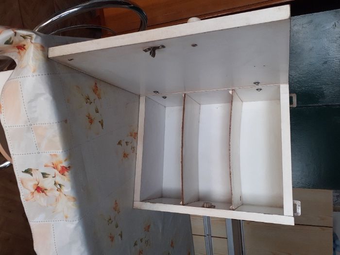 Szafka wisząca apteczka medyczna