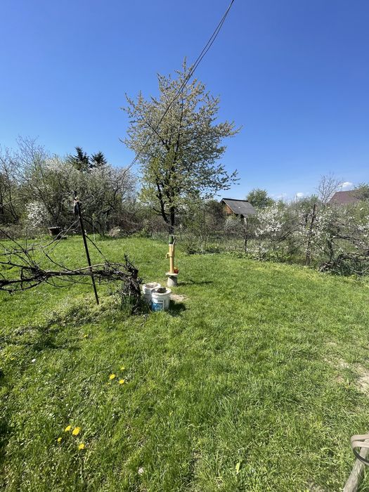 Продаж дачної ділянки поблизу міського озера
