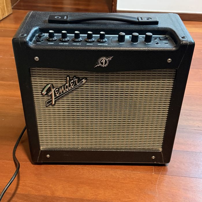 Amplificador Fender Mustang I (v2)