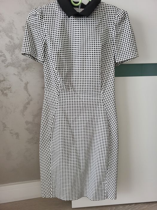 Sukienka w biało-czarną kratkę SIMPLE r. 34