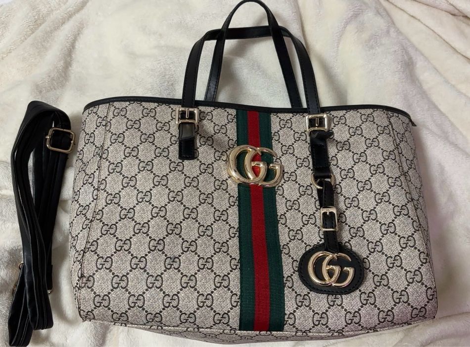 Torebka sredniej wielkosci