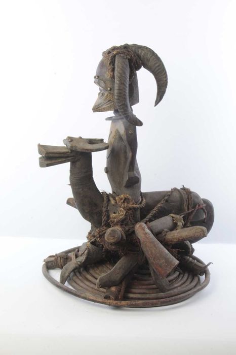 Estatueta tribal africana