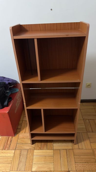 Estante pequena para arrumação