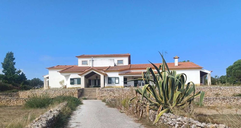 Moradia de grande dimensão com amplo terreno - T8 - Bemposta, Abrantes