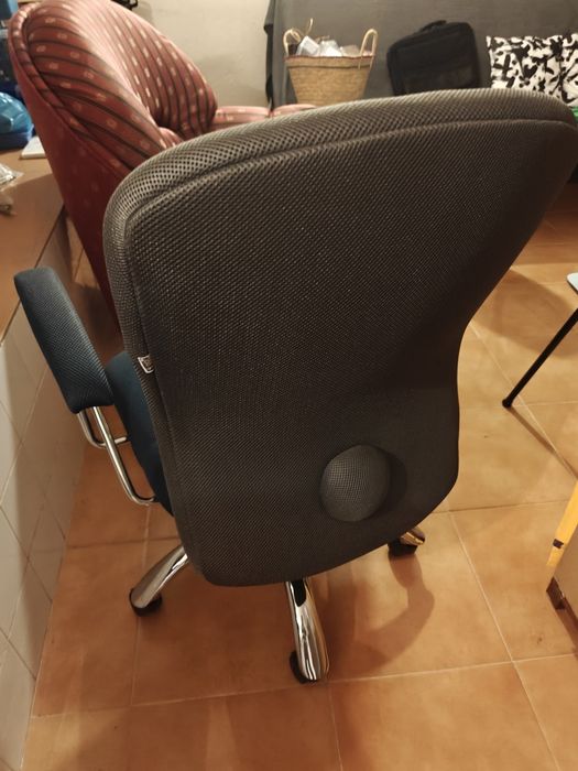Cadeira de escritório regulável, como nova