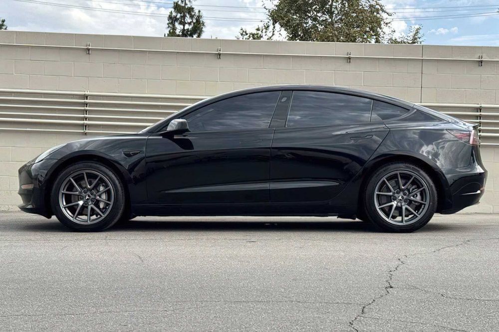 Tesla Model 3 Long Range      2022