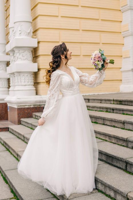 Продам весільну сукню