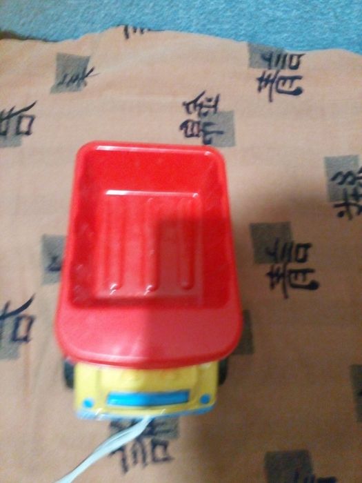 На подарок,Самосвал  игрушка большая