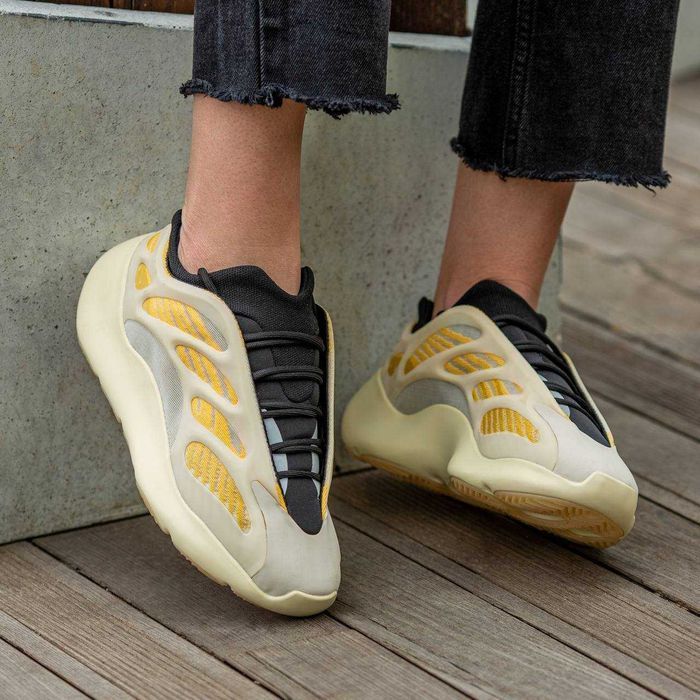 Унисекс кроссовки Adidas Yeezy Boost 700 V3 кросівки адидас изи 700 в3