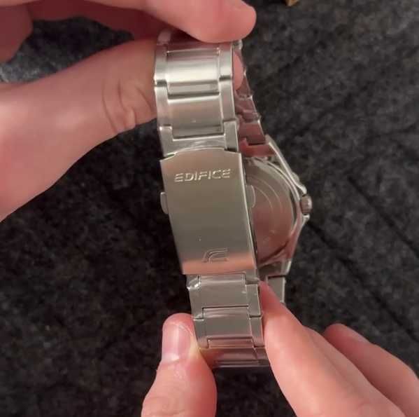 Стильні годинники Casio Edifice