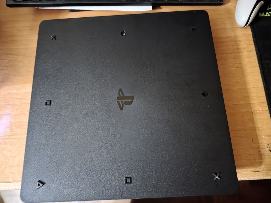PS4 SLIM 500 GB.