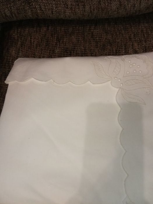 Пододеяльники новые белые с выбитым принтом