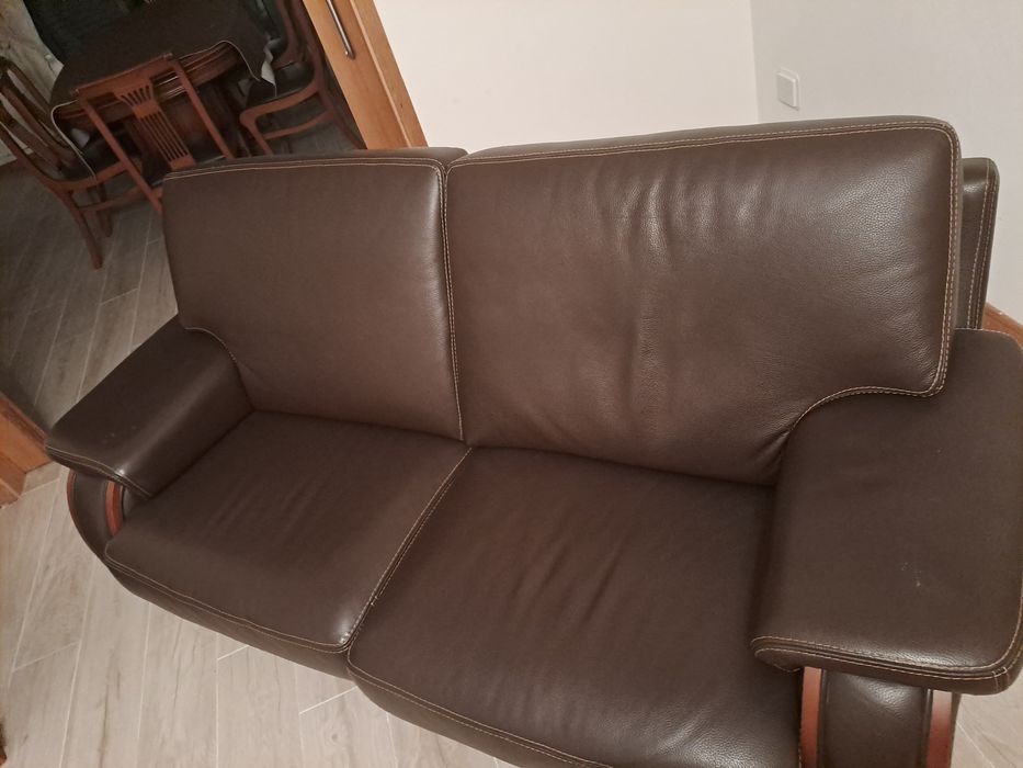 Sofás em pele como novos
