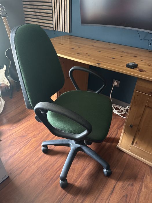 Cadeira de escritorio com rodas