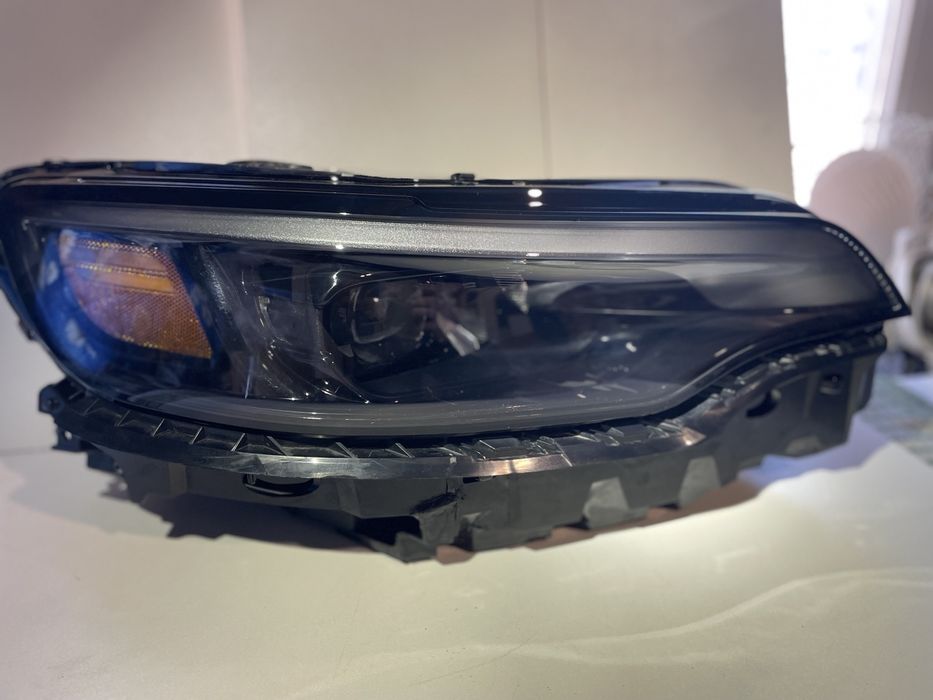 Продам праву ліву  фару Jeep Cherokee KL оригінал